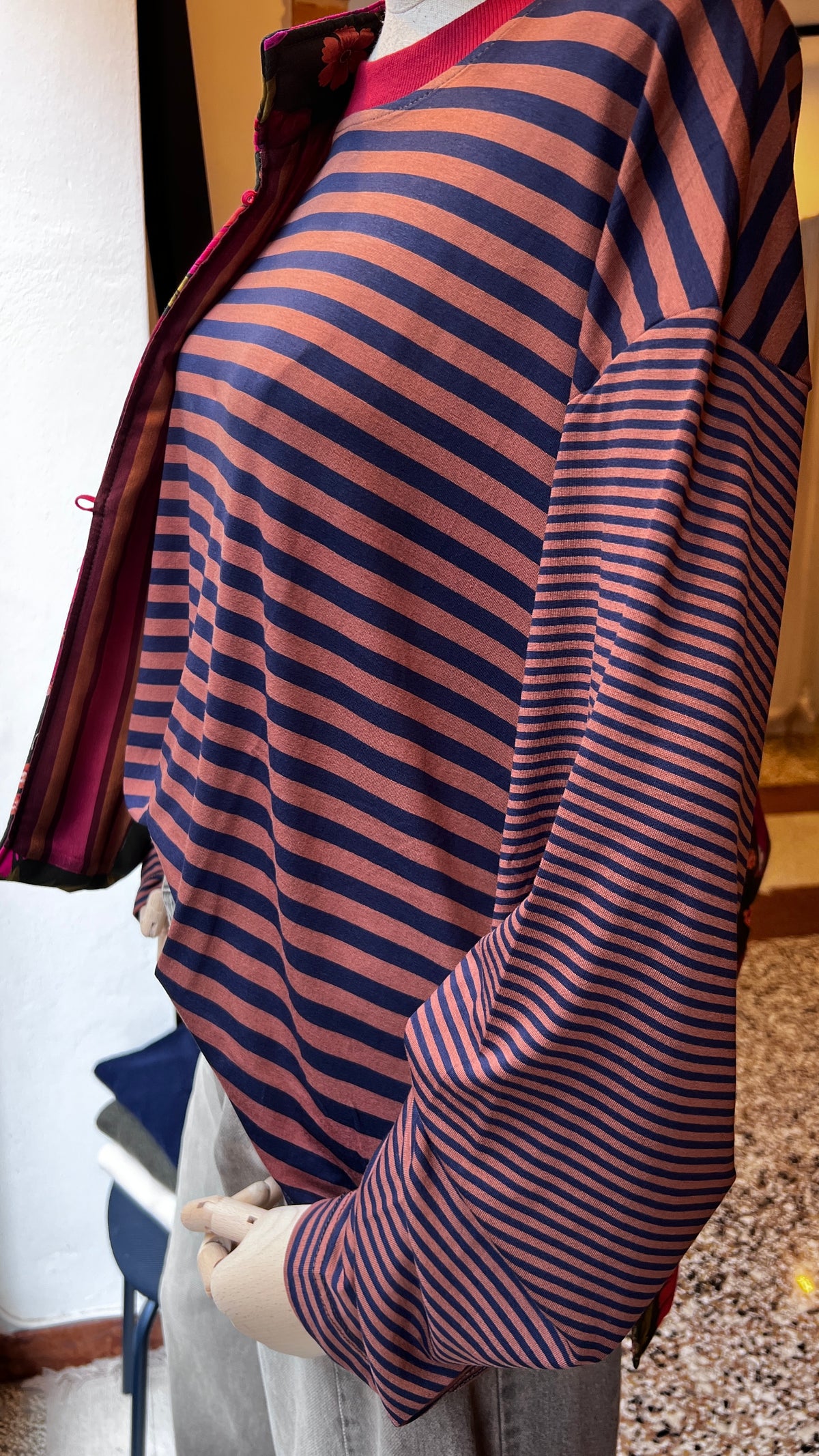 T-shirt rigata manica a campana