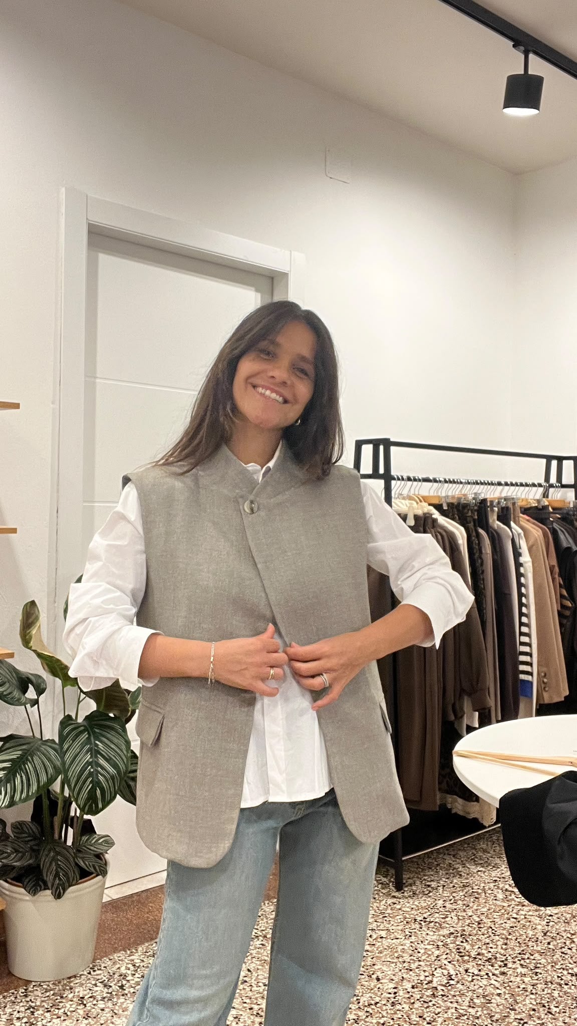 Gilet abbottonatura collo